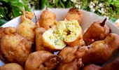 Gogoși cu flori de salcâm. Ingredientul care îi dă un gust aparte
