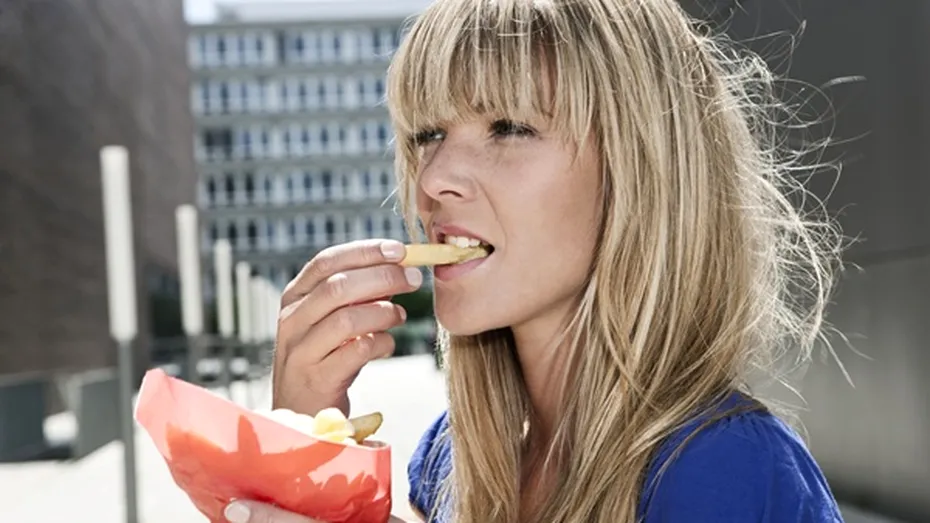 Povestea REALĂ a femeii care de 10 ani consumă doar fast-food. De ce refuză să gătească: „Pentru mine, fast-food-ul e salvarea!