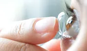 Utilizatorii lentilelor de contact, predispuşi riscului de infectare cu COVID-19