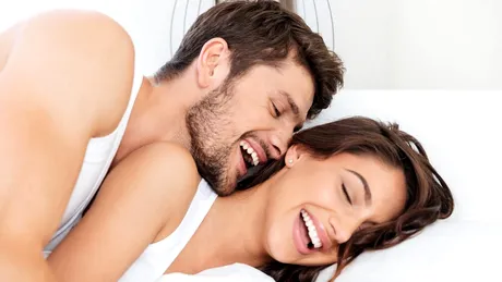 De ce este important să râdem și cum ne poate ajuta umorul în relația de cuplu?