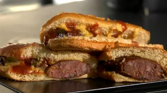 Hot-dog cu Cârnați Durdulii de la Matache Măcelaru’