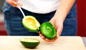 Cum să păstrezi un avocado proaspăt până la o săptămână, chiar dacă l-ai tăiat. Trucul care îl face să nu mai oxideze
