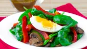 Salată de spanac, ciuperci si ouă