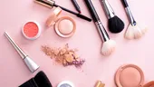5 obiceiuri de make-up care îți pun sănătatea în pericol