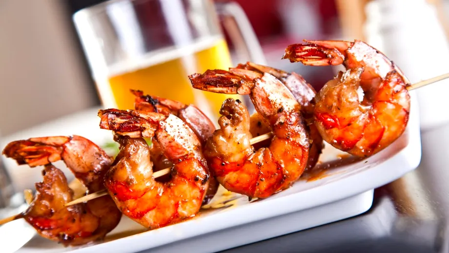 Ce sumă a plătit o turistă pentru o porție de creveți, în Costinești. A crezut că nu vede bine pe nota de plată