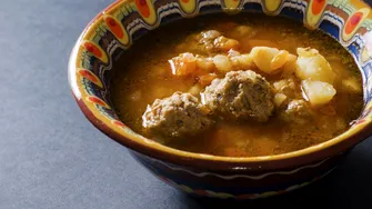 Cum dregi ciorba dacă ai pus prea mult borș