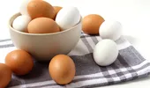Ouă albe sau maro: care sunt mai bune şi care este diferenţa dintre ele?