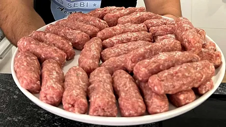 Câte ore rezistă mititeii în frigider? Care sunt limitele pentru micii cruzi și pentru cei gătiți