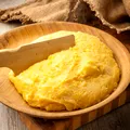 Secretele pentru a prepara o mămăligă fără cocoloașe. Ce greșeli să eviți când adaugi mălaiul