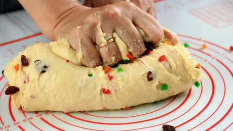 Reţetă de panettone fără gluten, cu stafide şi coajă de portocală confiată