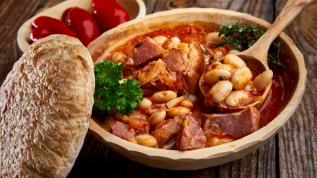 Rețeta autentică de fasole cu ciolan! Gustul tradiției românești de 1 Decembrie