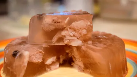 Cea mai bună piftie de porc fără gelatină. Secretul ca să iasă limpede și perfect usturoiată