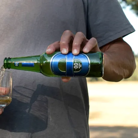 Chiar și cantitățile mici de alcool pot crește riscul de cancer. Consumul de alcool, asociat cu șapte tipuri de cancer