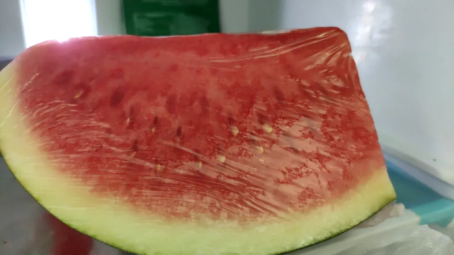 De ce nu e bine să mănânci pepene rece, de la frigider. Motivul te va surprinde!