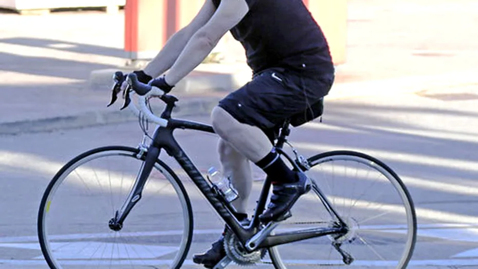 Bono de la U2 a suferit un accident cu bicicleta