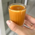 Un singur shot de acest fel consumat cu regularitate te ajută să scapi de balonare, să reduci retenția de apă, dar și inflamațiile