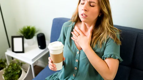 Ai băut prea multă cafea sau energizant și te doare în piept? Cum scapi rapid de excesul de cofeină din sânge