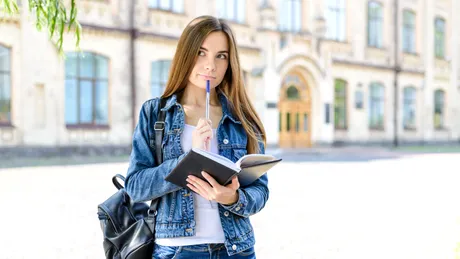 Un zâmbet „forțat” te poate face mai fericit? Trucul simplu care îți poate schimba starea de spirit