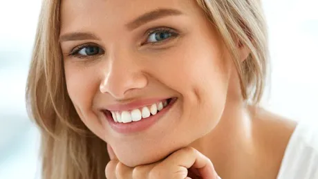 Punte dentară fixată pe implanturi, soluţia pentru un zâmbet impecabil în mai puţin de 24 de ore!