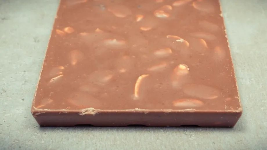 De ce apar pete albe pe ciocolată. Motivul pentru care nu ar trebui să o arunci imediat!