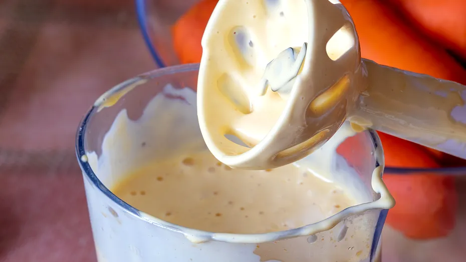 Cea mai rapidă rețetă de maioneză. E gata în mai puțin de 60 de secunde!