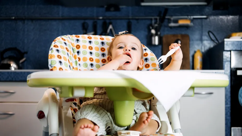 Diversificarea la Bebeluși: Ghid Esențial pentru Introducerea Alimentelor Solide