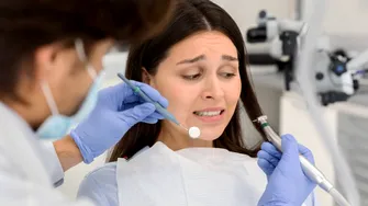 De la „vin când mă doare” la prevenție: cum se schimbă mentalitatea pacienților în stomatologie și ce se întâmplă când ortodontul, implantologul și proteticianul tratează același pacient