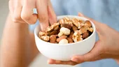 Schimbă gustarea: Nucile pot reduce pofta de dulce și fast food la tineri