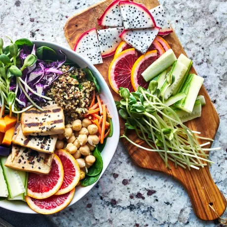 Dieta vegană și postul, alternativa naturală la Ozempic? Ce se întâmplă în organism atunci când renunți la produsele animale și reduci mesele