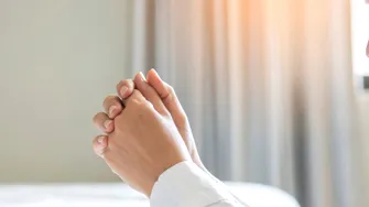 Rugăciunea care aduce liniște și te ferește de rău! Ce să rostești 30 de zile