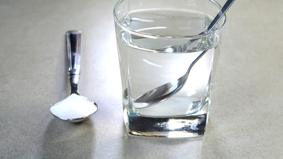 Bea apă cu sare în fiecare zi și se va întâmpla asta: beneficii surprinzătoare pentru organism