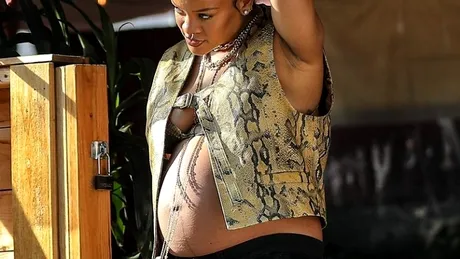 Rihanna, prea sexy în postura de graviduță. Cât de indecent se poartă