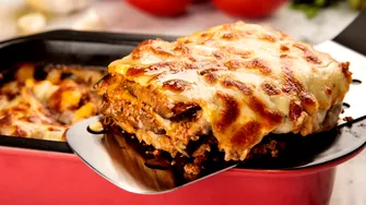 Cum se face musaca grecească. Rețeta veche de peste 100 de ani