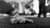 Trei frați, dintre care doi gemeni de doar un an, au ajuns în grija statului. Părinții au renunțat la ei, iar rudele nu îi pot prelua