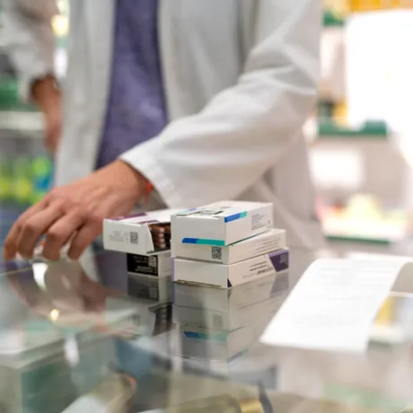 Când poți primi antibiotice fără rețetă? Ce e doza de urgență și ce obligații au farmaciile
