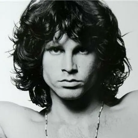 Jim Morrison alias „Lizard King”, 53 de ani de la moartea învăluită în mister