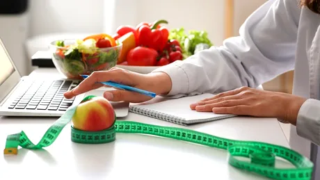 Slăbește rapid cu această plantă pe care o găsești peste tot. Poți pierde 3 kilograme în 5 zile fără să te înfometezi