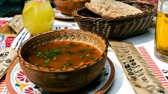 Ciorbă de varză murată. Se servește cu afumătură și e un deliciu