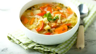 Ciorbă de legume, rețetă ca la Mânăstirea Putna. Ce ingrediente să adaugi, pentru ca preparatul să aibă un gust de neuitat
