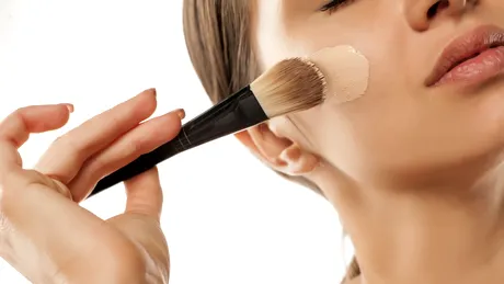 Trucuri pentru un fond de ten rezistent în vacanță și pe caniculă