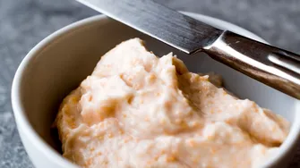 Cum repari salata de icre tăiată? Un ingredient pe care îl ai deja în bucătărie poate salva rapid rețeta!