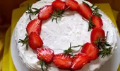 CSÎD a încercat: Tort cu căpșuni și cimbru – o rețetă după Alina Muntele