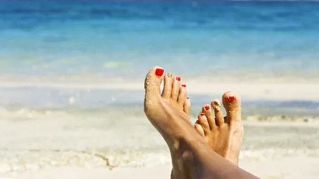 Scapă de mirosul neplăcut al picioarelor cu acest truc simplu