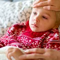Cât durează gripa la adulți și copii: simptome care arată că starea se agravează, tratament și perioada în care încă ești contagios