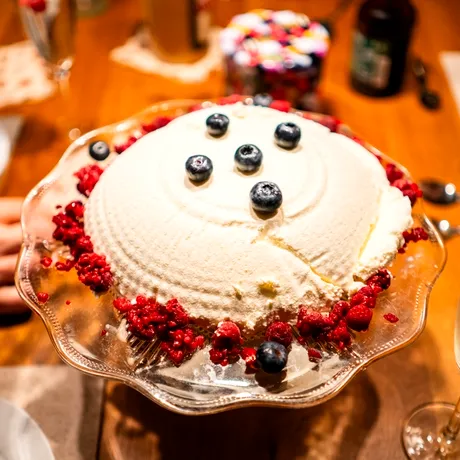 Deserturi cu afine care cuceresc vara. Rețete rapide și delicioase pe care le faci fără bătăi de cap