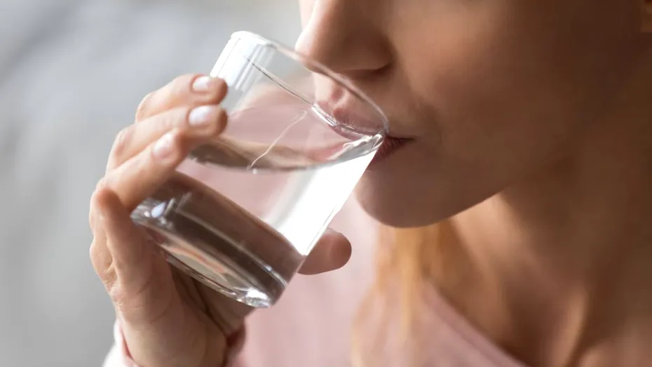 Un medic dezvăluie obiceiul banal pe care-l are în fiecare dimineață. Îmbunătățește semnificativ starea, ești mai energic și te focusezi mai ușor