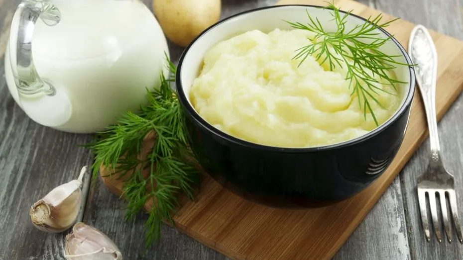 Piure de cartofi dietetic şi gustos: înlocuieşte untul cu ulei de măsline şi adaugă conopidă pentru savoare!