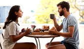 Vă certați mereu pentru „Ce mâncăm?”. Motivul surprinzător pentru care unele cupluri nu mai iau masa împreună