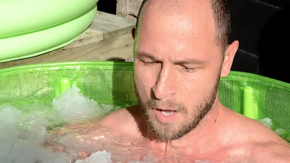 Somawise, o tehnică de conectare cu corpul folosită de Dr. Luke Sniewski, discipolul lui Gabor Mate