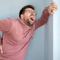 Pietrele la rinichi: 6 semne și simptome care nu trebuie ignorate